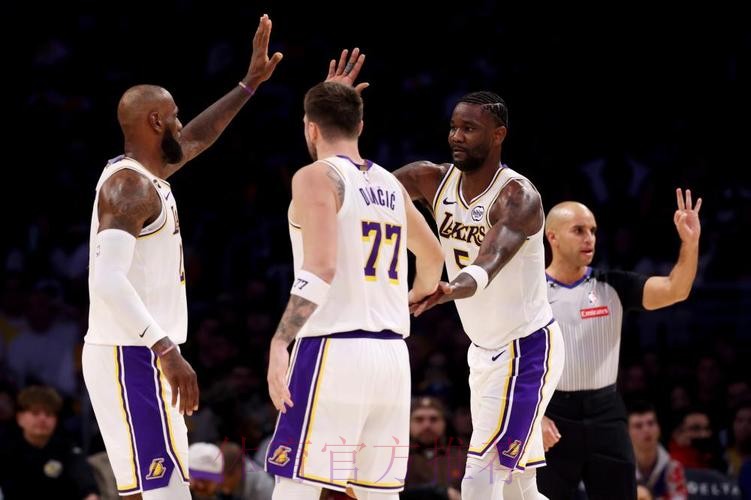 詹姆斯得分突破51000分成NBA第一人 湖人胜猛龙 詹姆斯得分突破51000分成NBA第一人 湖人胜猛龙